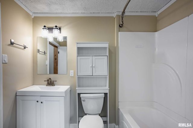 610 E ILLINOIS Avenue, Carterville, IL 62918