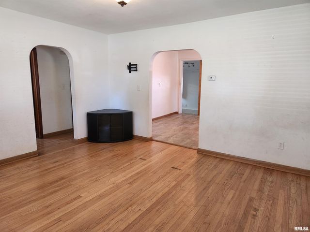 510 N MAIN Street, Woodlawn, IL 62898