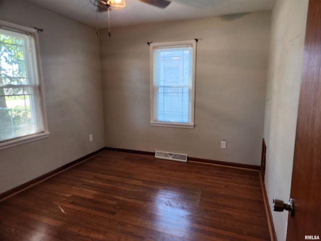 510 N MAIN Street, Woodlawn, IL 62898