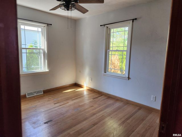 510 N MAIN Street, Woodlawn, IL 62898