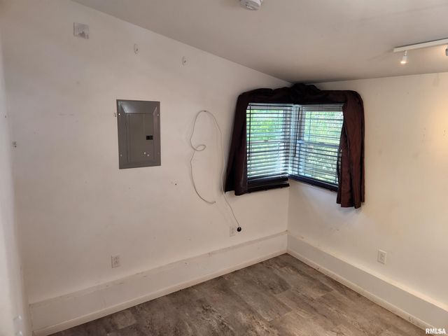 510 N MAIN Street, Woodlawn, IL 62898