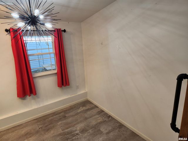 510 N MAIN Street, Woodlawn, IL 62898