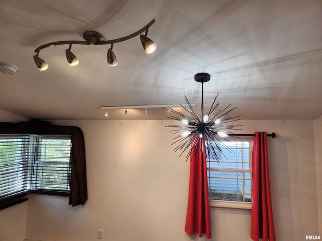 510 N MAIN Street, Woodlawn, IL 62898