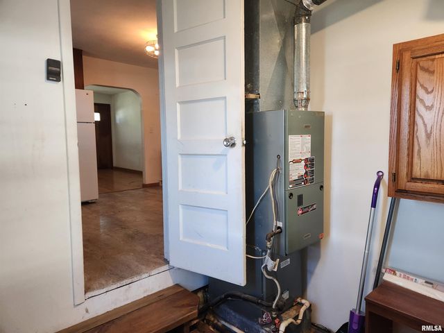 510 N MAIN Street, Woodlawn, IL 62898