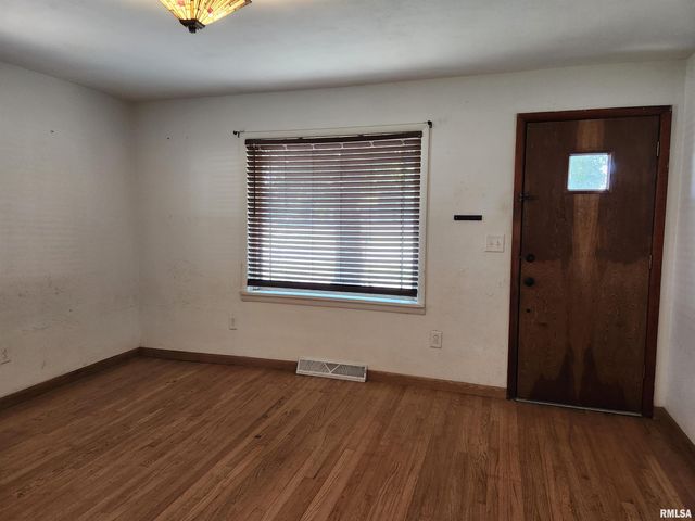 510 N MAIN Street, Woodlawn, IL 62898