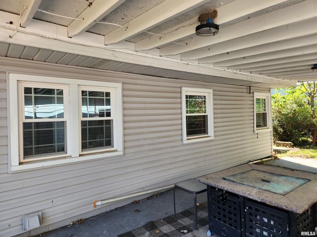 510 N MAIN Street, Woodlawn, IL 62898