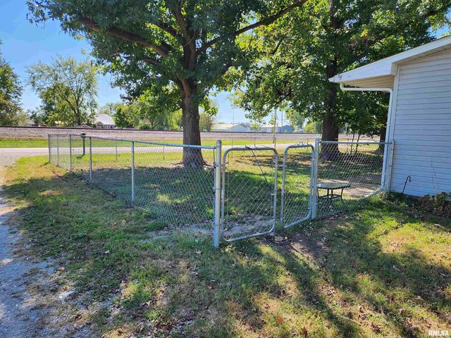 510 N MAIN Street, Woodlawn, IL 62898