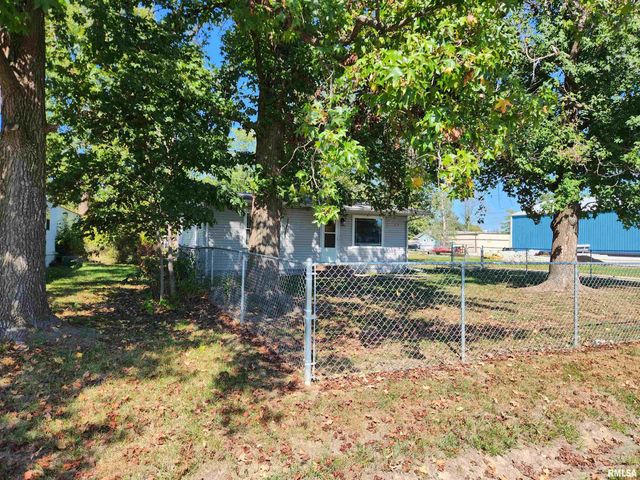 510 N MAIN Street, Woodlawn, IL 62898