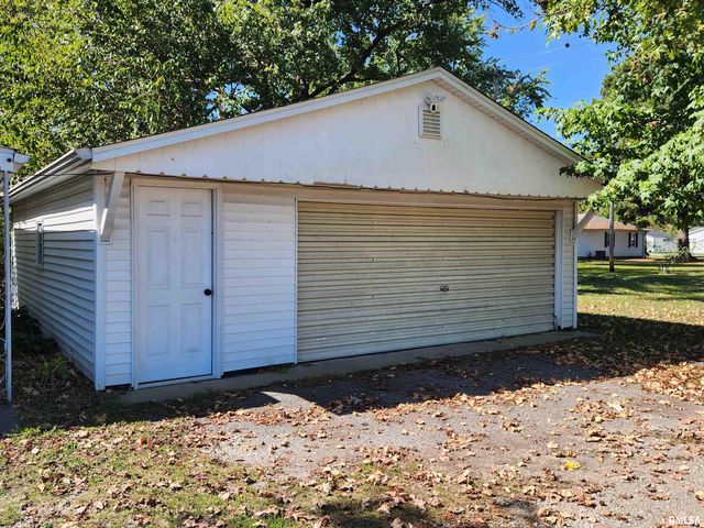 510 N MAIN Street, Woodlawn, IL 62898