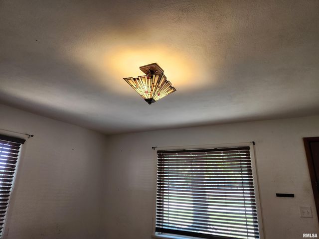 510 N MAIN Street, Woodlawn, IL 62898