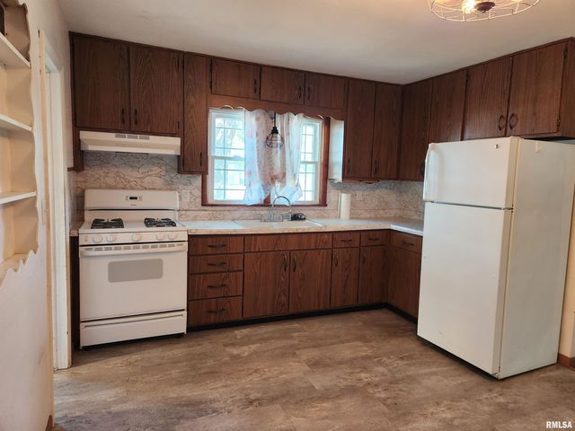 510 N MAIN Street, Woodlawn, IL 62898