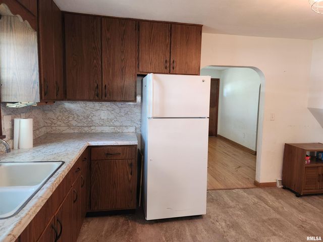 510 N MAIN Street, Woodlawn, IL 62898