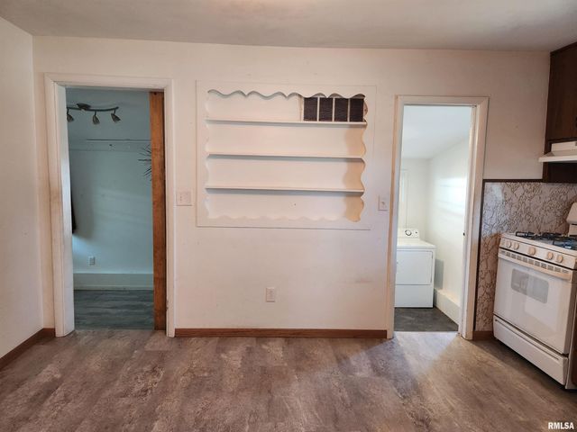 510 N MAIN Street, Woodlawn, IL 62898