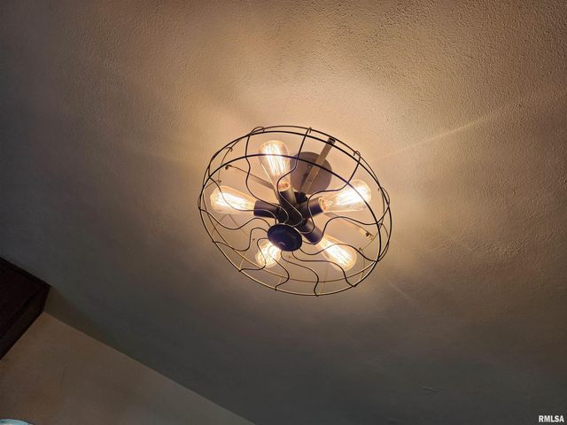 510 N MAIN Street, Woodlawn, IL 62898