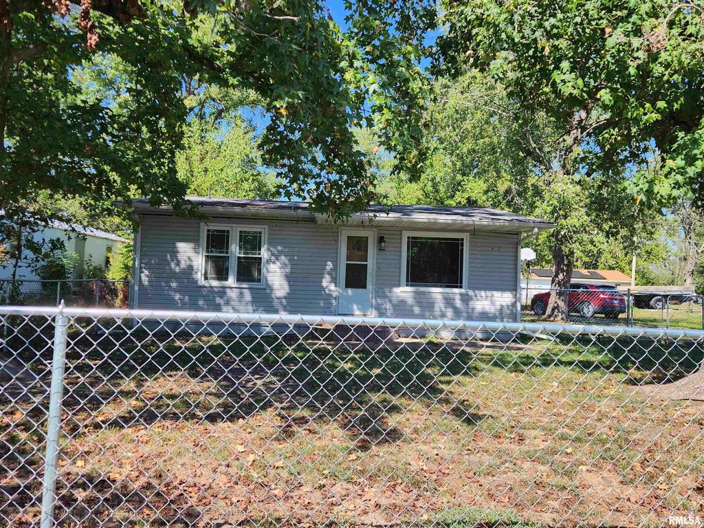 510 N MAIN Street, Woodlawn, IL 62898