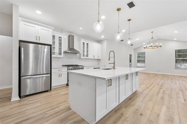 9402 WOODBAY DRIVE, Tampa, FL 33626
