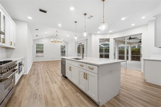9402 WOODBAY DRIVE, Tampa, FL 33626