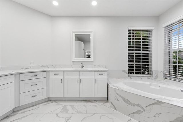 9402 WOODBAY DRIVE, Tampa, FL 33626