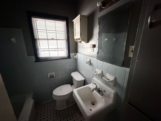 1269 COLONIAL RD, Memphis, TN 38117