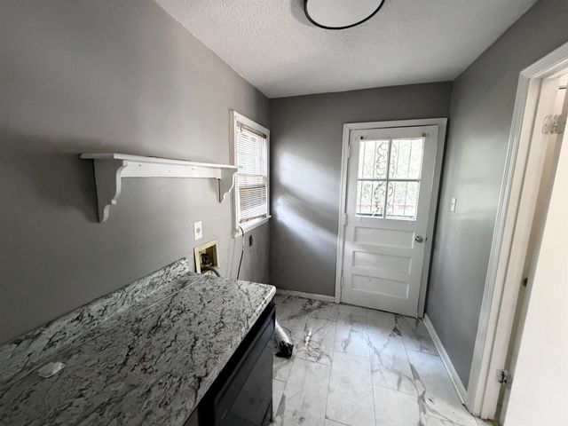 1269 COLONIAL RD, Memphis, TN 38117