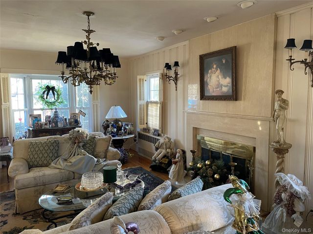 27 Birch Lane, Valley Stream, NY 11581