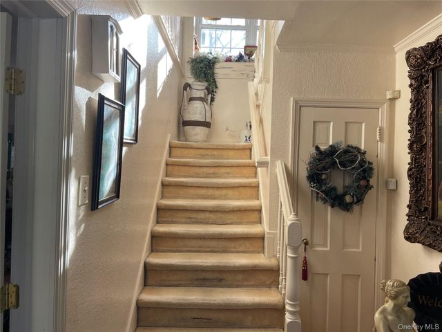 27 Birch Lane, Valley Stream, NY 11581