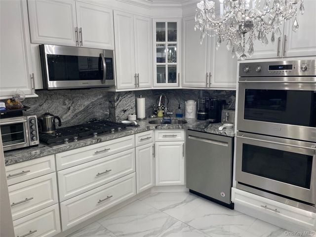 27 Birch Lane, Valley Stream, NY 11581