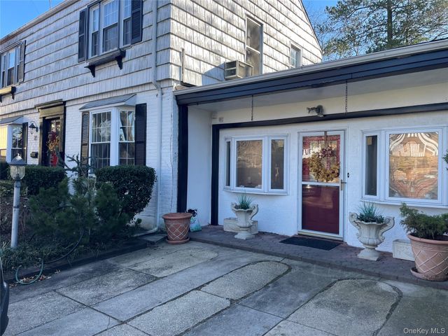 27 Birch Lane, Valley Stream, NY 11581