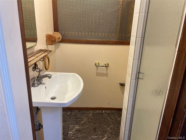 27 Birch Lane, Valley Stream, NY 11581