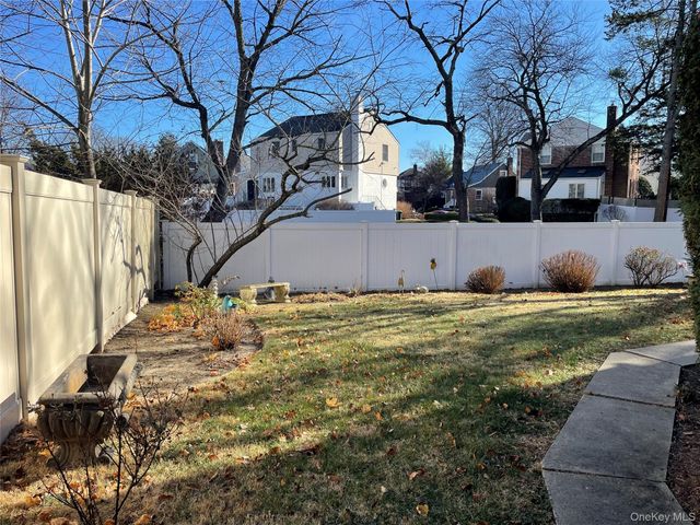 27 Birch Lane, Valley Stream, NY 11581