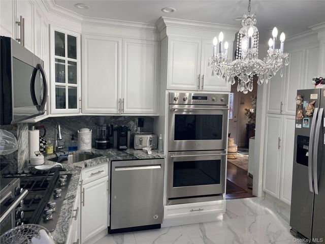 27 Birch Lane, Valley Stream, NY 11581