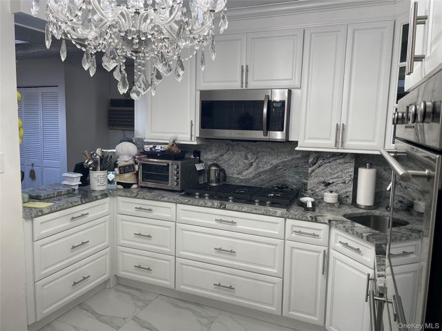 27 Birch Lane, Valley Stream, NY 11581