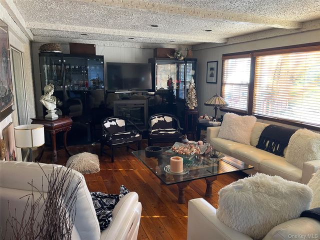 27 Birch Lane, Valley Stream, NY 11581