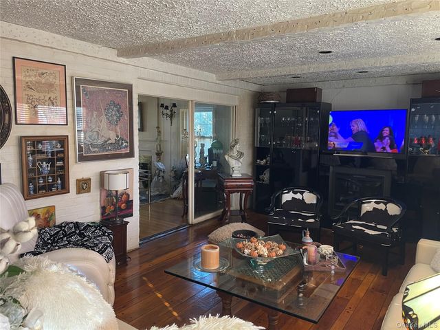 27 Birch Lane, Valley Stream, NY 11581