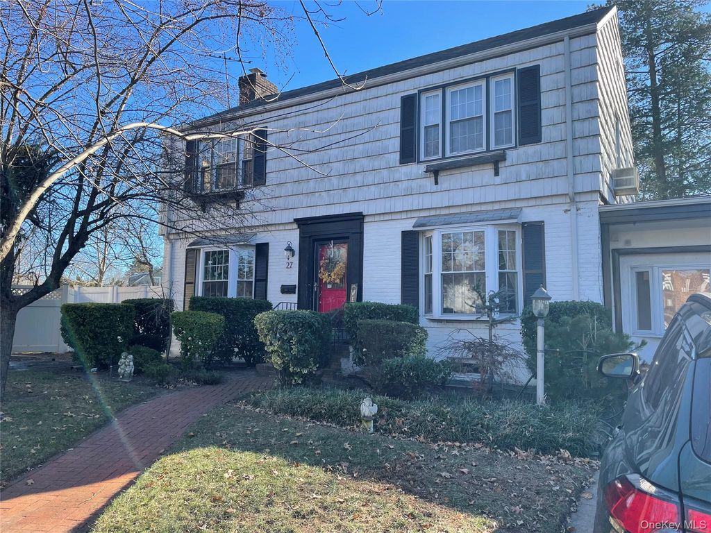 27 Birch Lane, Valley Stream, NY 11581