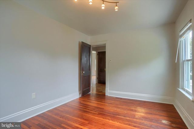 4 OAKLEIGH AVE, Harrisburg, PA 17111