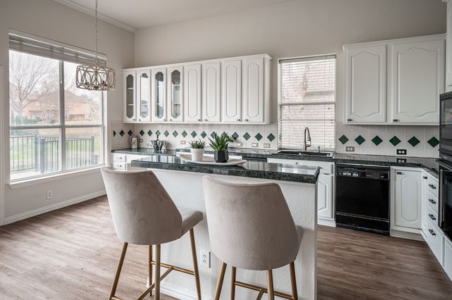 7712 Lakecrest Circle, Irving, TX 75063