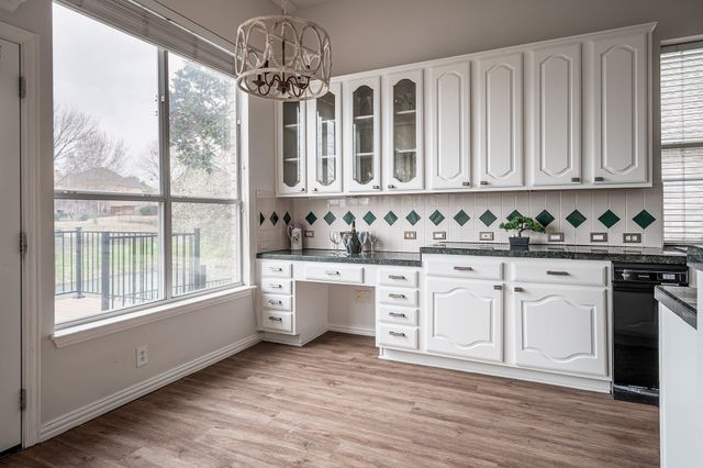 7712 Lakecrest Circle, Irving, TX 75063