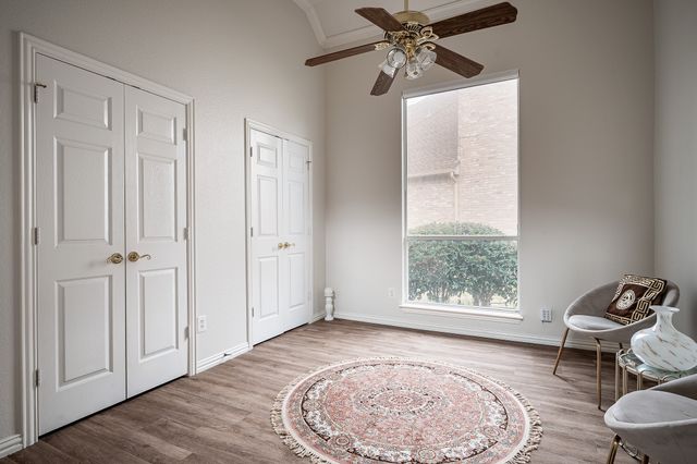 7712 Lakecrest Circle, Irving, TX 75063