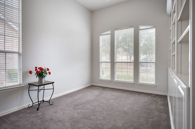 7712 Lakecrest Circle, Irving, TX 75063