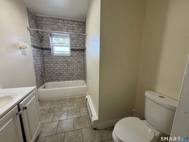 1266 Park Avenue 2, Bridgeport, CT 06604