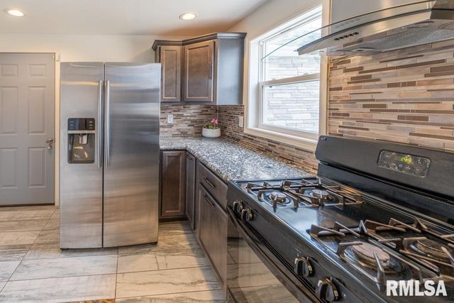 2708 BLOOMINGTON Road, East Peoria, IL 61611