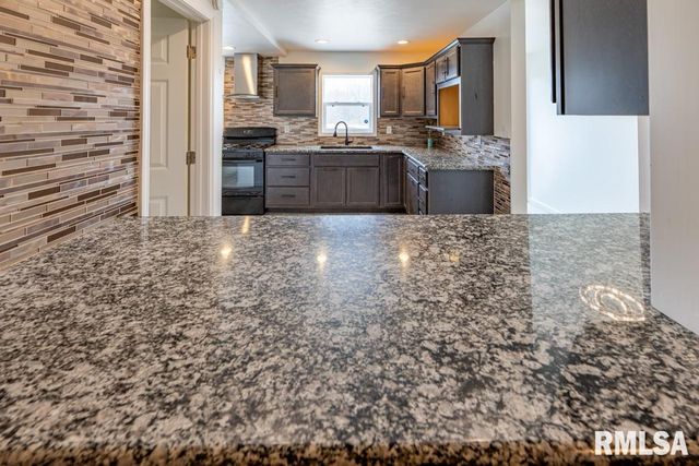 2708 BLOOMINGTON Road, East Peoria, IL 61611