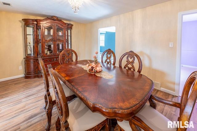 2708 BLOOMINGTON Road, East Peoria, IL 61611