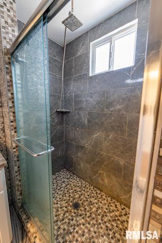 2708 BLOOMINGTON Road, East Peoria, IL 61611