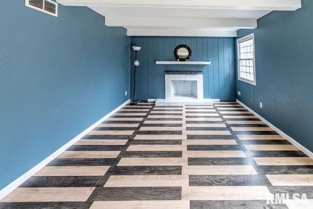 2708 BLOOMINGTON Road, East Peoria, IL 61611