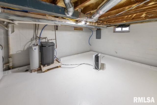 2708 BLOOMINGTON Road, East Peoria, IL 61611