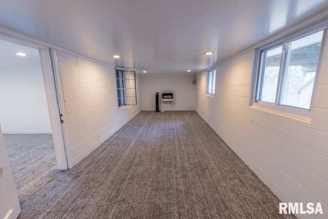 2708 BLOOMINGTON Road, East Peoria, IL 61611