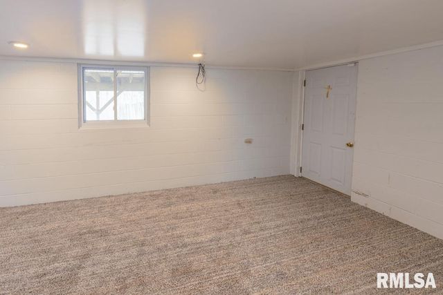 2708 BLOOMINGTON Road, East Peoria, IL 61611