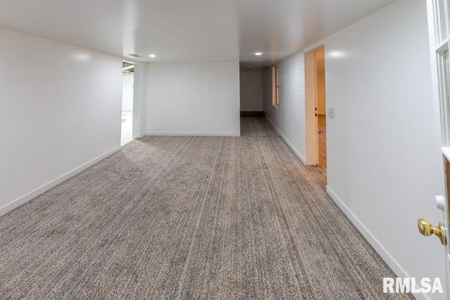 2708 BLOOMINGTON Road, East Peoria, IL 61611